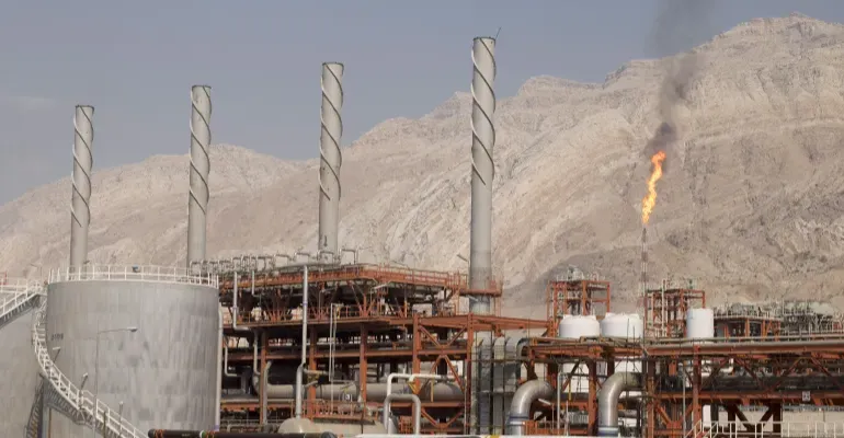 Požiar v iránskom južnom Parse dostali pod kontrolu po spoločnom útoku USA a Izraela