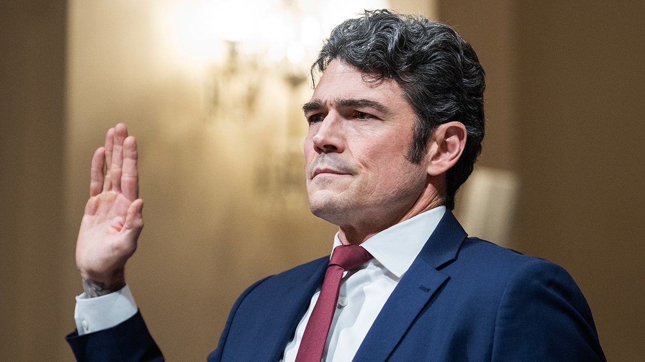 Bývalý šéf protiterorizmu Joe Kent je vyšetrovaný FBI pre údajné úniky utajovaných informácií.