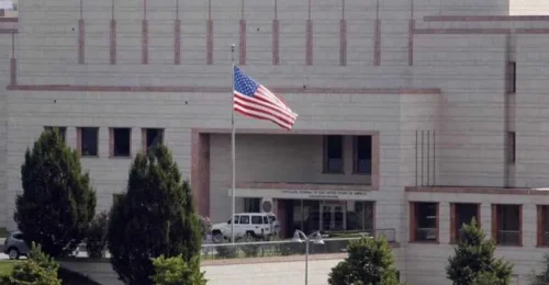 USA vyzývajú Američanov, aby opustili Saudskú Arábiu uprostred útokov Iránu