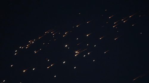 Netanjahu hrozí ďalšími útokmi na raketové pozície, Irán sľubuje „nulovú zdržanlivosť“