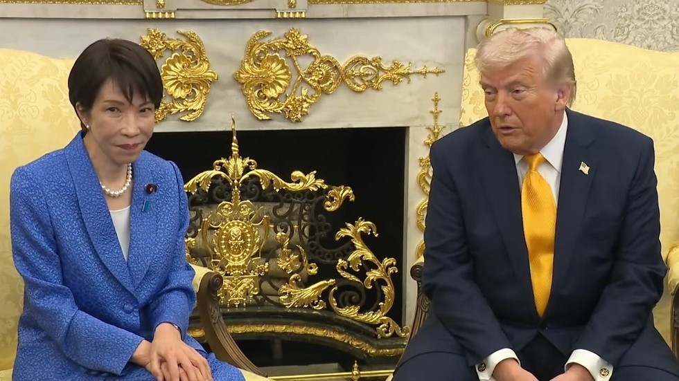 Trump prekvapil japonskú premiérku prekvapivou poznámkou o Pearl Harbore Trump prekvapil japonskú premiérku prekvapivou poznámkou o Pearl Harbore