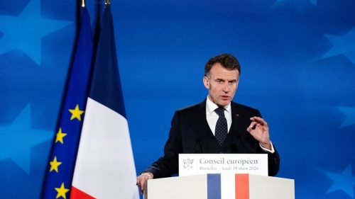 Macron kritizoval „neprijateľné“ izraelské útoky na Libanon