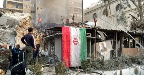 Traja mediátori si vymieňajú správy medzi USA a Iránom, Trump tvrdí, že rokovania prebiehajú, Teherán to popiera.