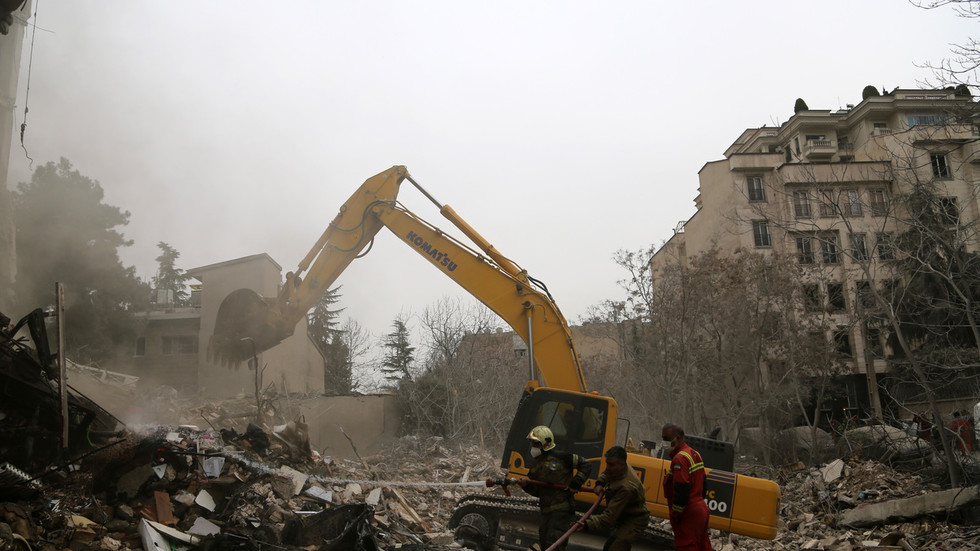 Trump tvrdí, že by mohol spoločne s iránskym najvyšším vodcom kontrolovať Hormuzský prieliv, zatiaľ čo Teherán akékoľvek rokovania popiera.