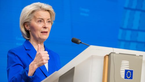 EÚ pozastavuje zákaz ruskej ropy, keďže vojna s Iránom otriasa energetickými trhmi