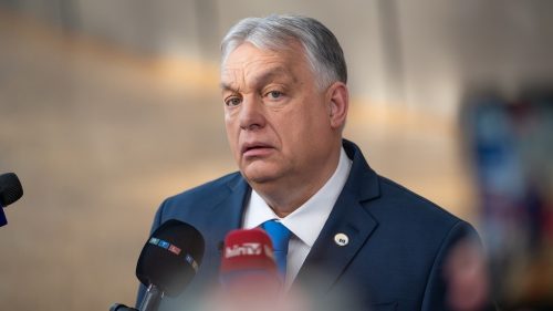 Americkí senátori napojení na NATO útočia na Orbánovu vládu