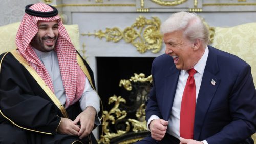 Saudskoarabský líder mi „bozkáva zadok“ – Trump (VIDEO)