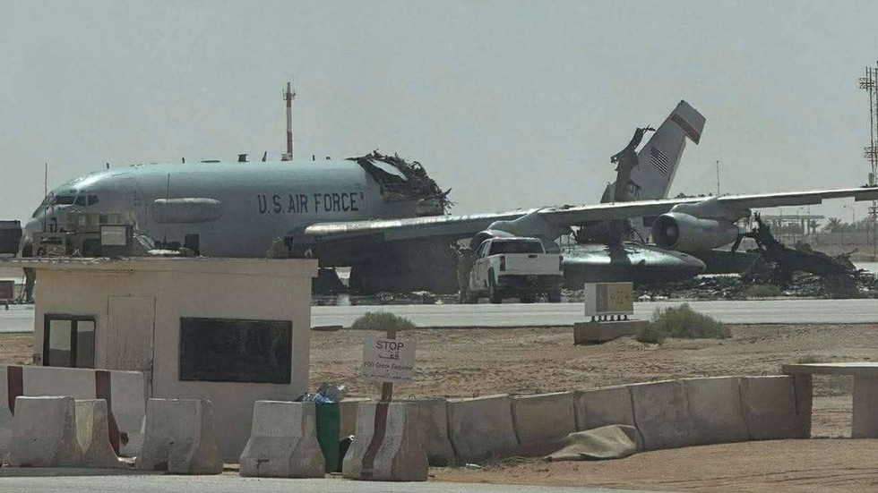 Irán „zničil“ kľúčové americké špionážne lietadlo, zatiaľ čo Pentagon plánuje „pozemné operácie“ (FOTOGRAFIE, VIDEÁ) Irán „zničil“ kľúčové americké špionážne lietadlo, zatiaľ čo Pentagon plánuje „pozemné operácie“ (FOTOGRAFIE, VIDEÁ)