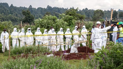 Desiatky tiel exhumovali z najnovšieho masového hrobu v Keni
