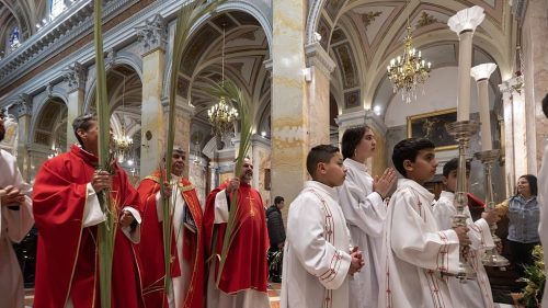 Izrael po negatívnej reakcii otvára najsvätejšie kresťanské miesto pre „obmedzené modlitby“