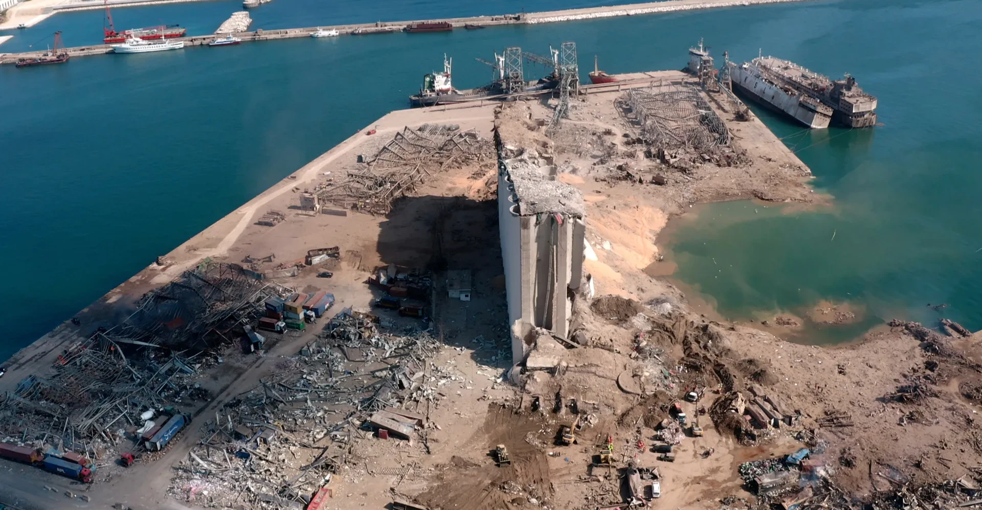 Vyšetrovateľ výbuchu v prístave v Bejrúte uzavrel prípad a postúpil spis prokurátorovi Vyšetrovateľ výbuchu v prístave v Bejrúte uzavrel prípad a postúpil spis prokurátorovi