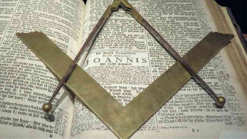 Slobodomurárska „mafia“ obvinená z vraždy pretekárskeho vodiča a pokusu o zabitie ďalších vo Francúzsku Slobodomurárska „mafia“ obvinená z vraždy pretekárskeho vodiča a pokusu o zabitie ďalších vo Francúzsku