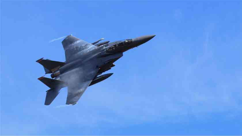 Americká stíhačka zostrelená v Iráne, prebieha rozsiahle letecké pátranie po posádke