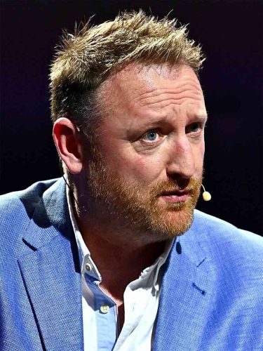 Reportér Chay Bowes publikoval vyšetrovanie Orbánovho oponenta Petra Magyara - Násilník manželky, zneužívanie alkoholu, podvod a milovník kokaínu.