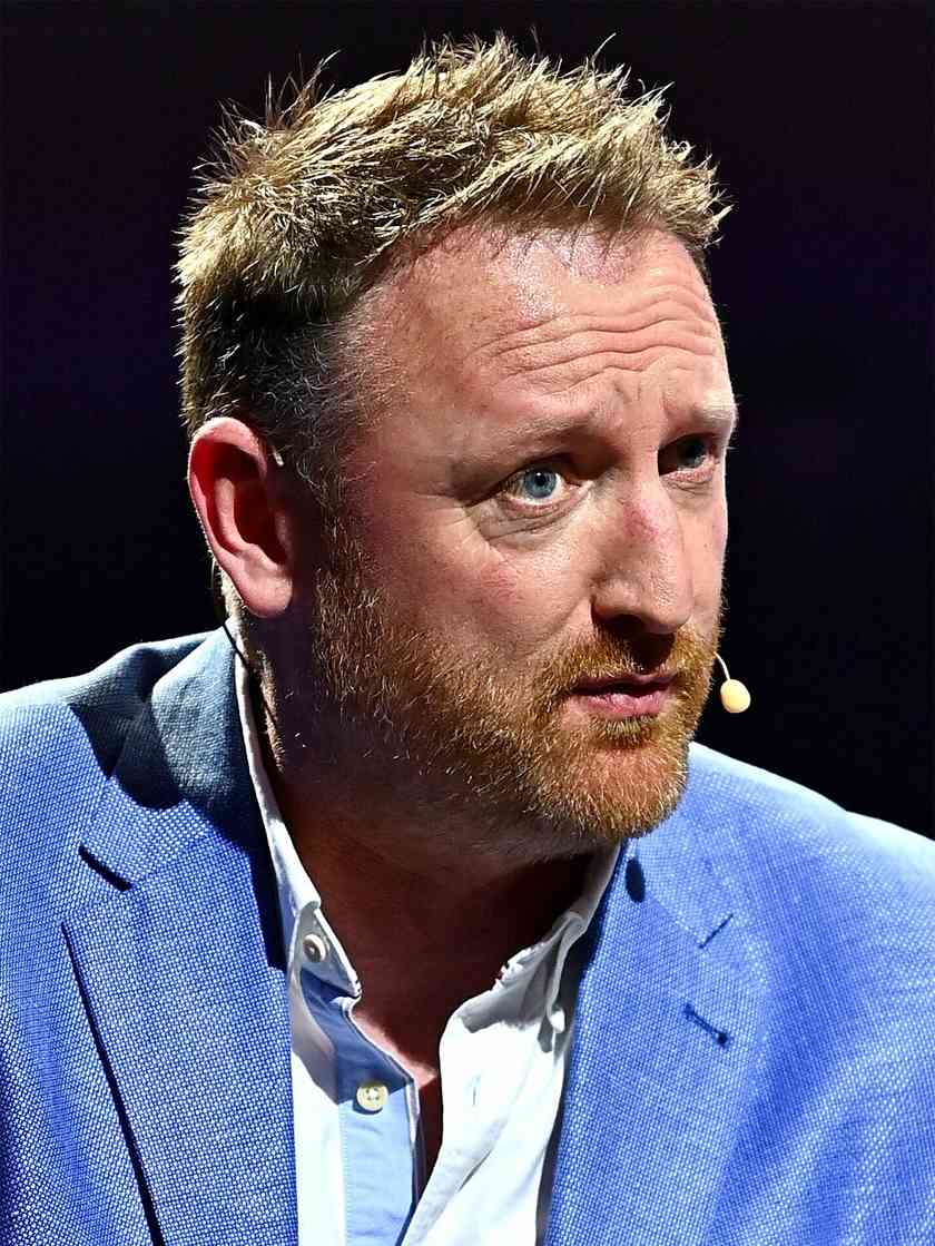 Reportér Chay Bowes publikoval vyšetrovanie Orbánovho oponenta Petra Magyara - Násilník manželky, zneužívanie alkoholu, podvod a milovník kokaínu. Reportér Chay Bowes publikoval vyšetrovanie Orbánovho oponenta Petra Magyara - Násilník manželky, zneužívanie alkoholu, podvod a milovník kokaínu.