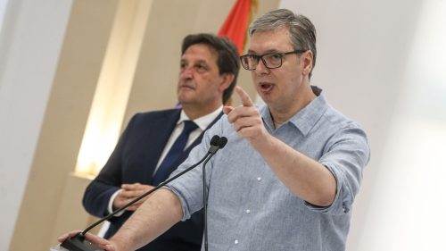 Srbský prezident Vučić kritizuje člena NATO za zrušenie balkánskeho summitu