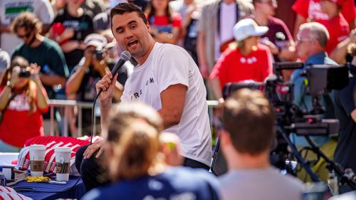 Guľka, ktorá zabila Charlieho Kirka, nezodpovedá puške podozrivého, tvrdia právnici