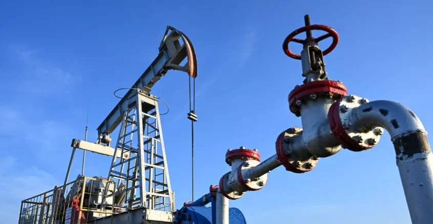 Cena ropy prudko stúpa, napriek signálom o prímerí pretrvávajú riziká vojny - REUTERS