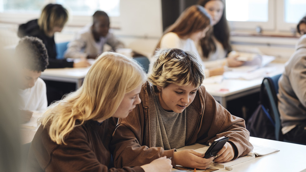 Je čas zakázať smartfóny v školách