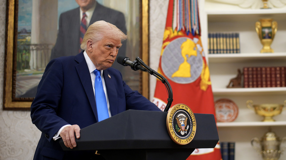 Trump vyzýva spojencov, aby „šli do Hormuzského prielivu a jednoducho ho dobyli“