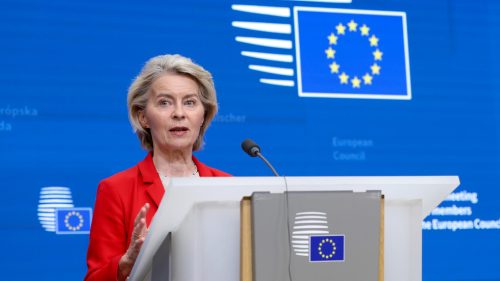 Krajiny EÚ sú nútené platiť za dohodu von der Leyenovej s Covidom