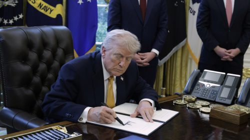 Demokrati žalujú Trumpa kvôli obmedzeniam hlasovania