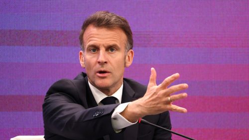 Macron vyzýva národy, aby neboli „vazalmi“ USA alebo Číny