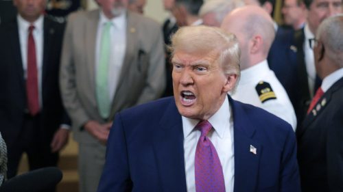 „Otvorte ten Fu*kin prieliv, šialení bastardi“ – Trump hrozí Iránu útokmi na elektrárne a mosty