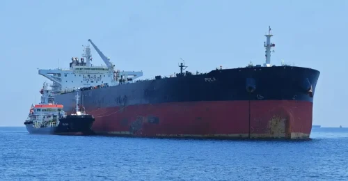 Irak po výnimke pre Irán obnovil dodávky ropy cez Hormuz