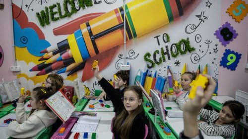 Ukrajinské deti „obťažujú“ odvodových dôstojníkov, tvrdí ombudsman