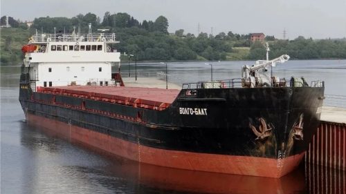 Jeden mŕtvy po útoku ukrajinského dronu na loď s obilím v Azovskom mori, informoval úradník