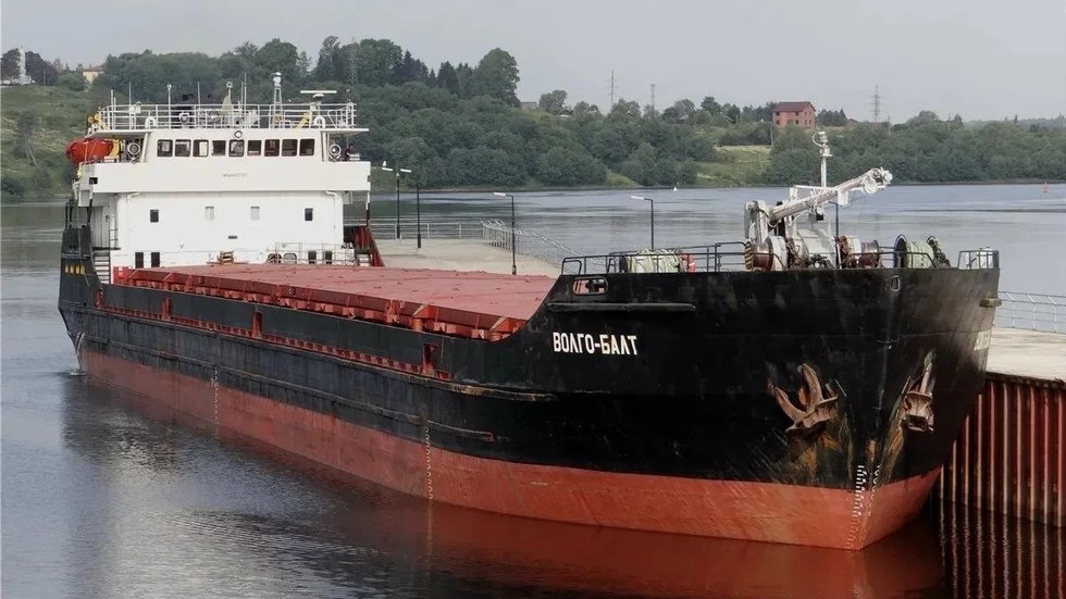 Jeden mŕtvy po útoku ukrajinského dronu na loď s obilím v Azovskom mori, informoval úradník