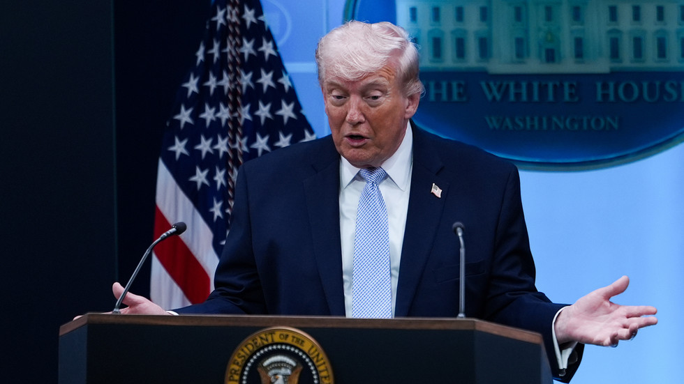 Trump popiera, že by sa vzdal hrozby zničenia iránskej civilizácie