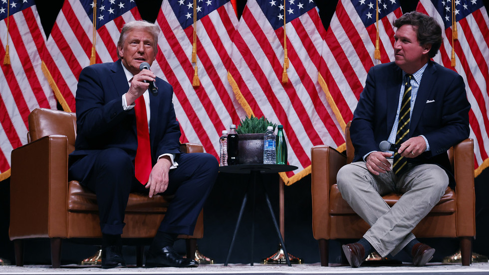 Tucker Carlson kritizuje Trumpa za veľkonočnú fbbombu