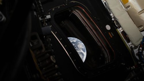 Artemis II pristála na Zemi po 10-dňovom lete na Mesiac (VIDEÁ)