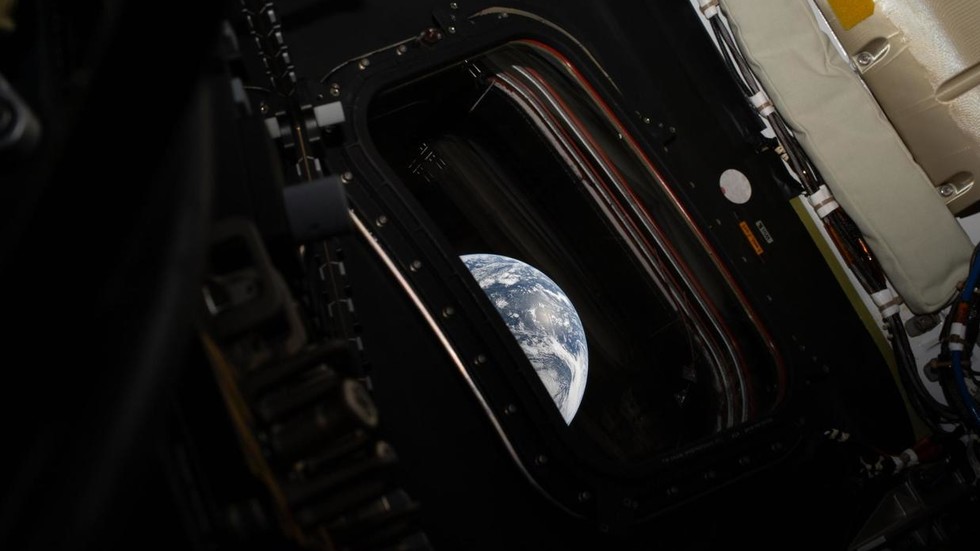 Artemis II pristála na Zemi po 10-dňovom lete na Mesiac (VIDEÁ)