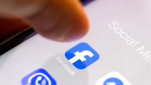 Facebook zasahuje do maďarských volieb – Budapešť