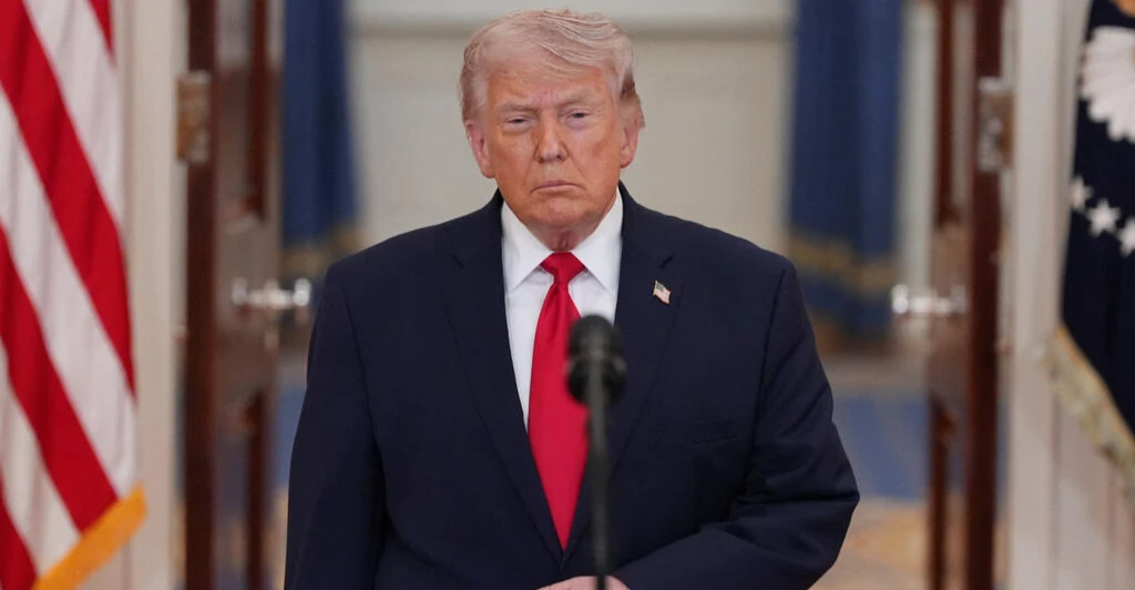 Trump zablokuje Hormuzský prieliv po tom, čo obvinil Irán z jeho uzavretia.