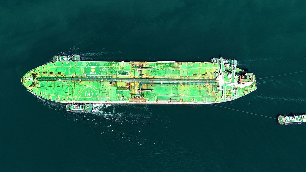 Irán zvažuje uvoľnenie obmedzení v Hormuzskom prielive, informovala agentúra Reuters. Irán zvažuje uvoľnenie obmedzení v Hormuzskom prielive, informovala agentúra Reuters.