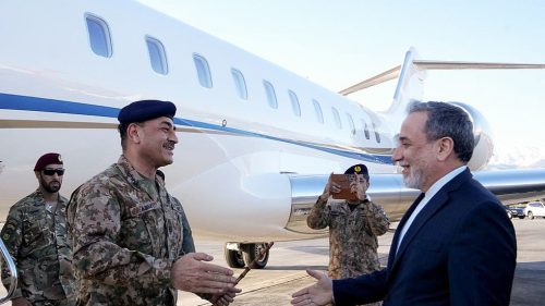 Médiá tvrdia, že rozhovory medzi USA a Iránom sprostredkované Pakistanom sa blížia k prelomu.