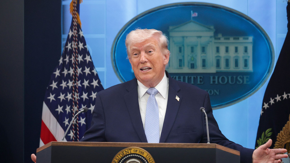 Trump „natrvalo otvára“ Hormuzský prieliv „pre Čínu“