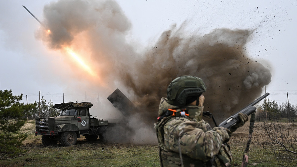 Rusko zaútočilo na ukrajinské vojenské a energetické objekty po tom, čo Kyjev zabil deti – MOD