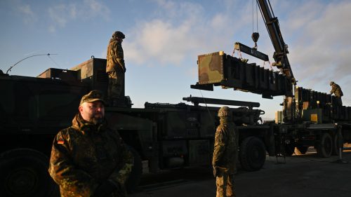 Vojna proti Iránu pravdepodobne oneskorí dodávky amerických zbraní do Európy – Reuters