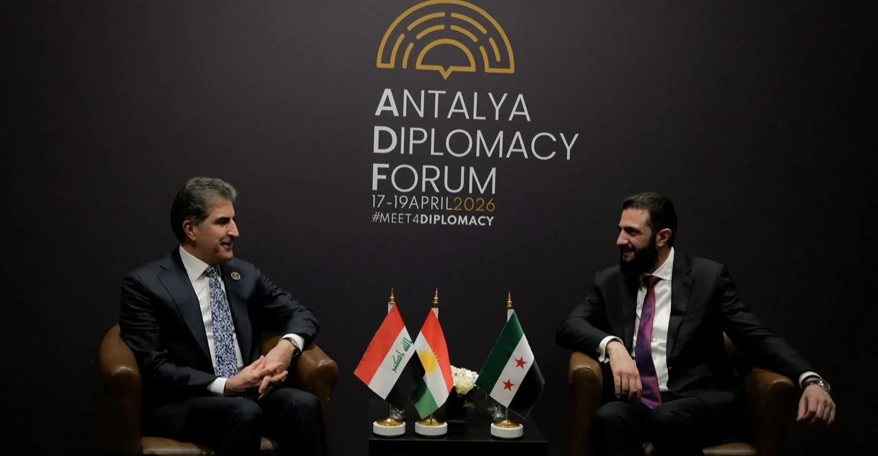 Barzani na ADF2026: Na stretnutí s al-Šaraa presadzuje väzby medzi Erbilom, Bagdadom a Damaskom