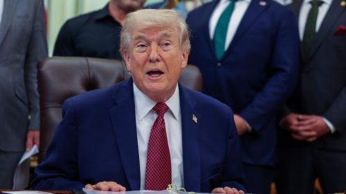 Trump označil krok Iránu v Hormuzskom prechode za „rozkošný“, keďže Teherán tvrdí, že výroba rakiet zostala nedotknutá