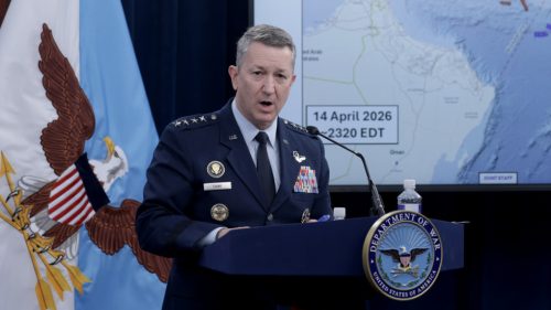 USA sa zamerajú na lode napojené na Irán po celom svete, vyzval generál