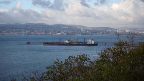 USA obnovili výnimku zo sankcií, ktorá umožňuje voľnú dodávku a predaj ruskej ropy - USA a Orbán