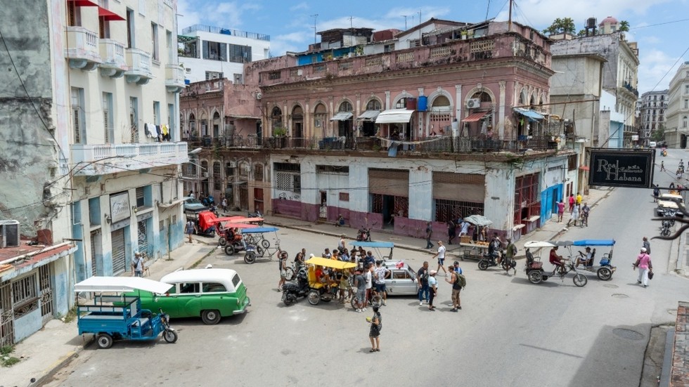 Americká delegácia nalieha na Kubu, aby prešla na trhovú ekonomiku, tvrdia médiá