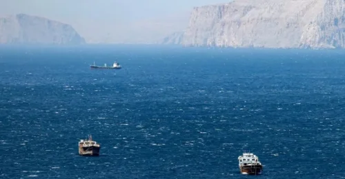 Doprava v Hormuzskom prielive sa spomaľuje kvôli rastúcemu napätiu