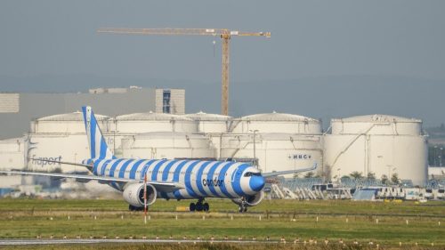 Využívanie kľúčového ropovodu NATO narúša dodávky civilného leteckého paliva – Bloomberg